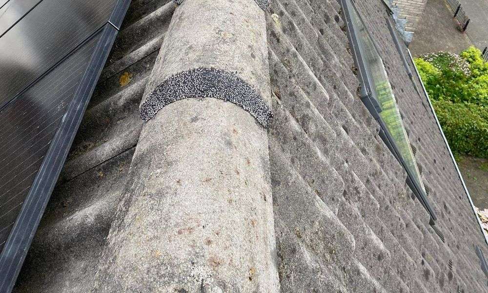Vervangen van nokvorsten Yerseke Nokvorsten zijn opnieuw vastgezet